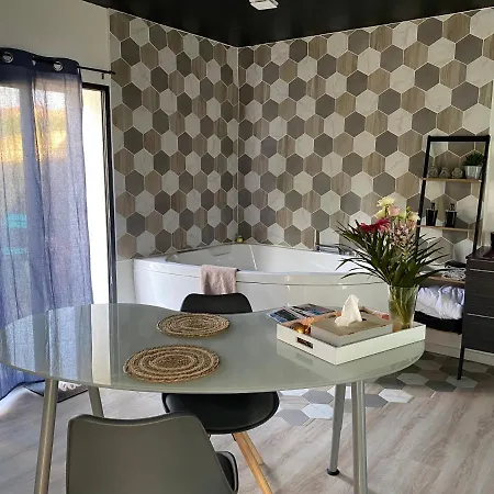 Gite Chaleureux Avec Jacuzzi Le Mesnil-en-Vallée Exterior foto